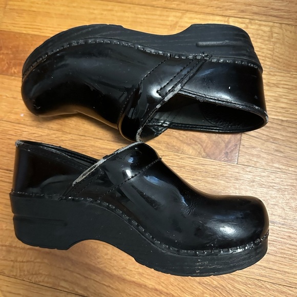 Dansko Womens Professional Black Shiny Clogs Work Nursing Shoes 37 - Picture 13 of 16